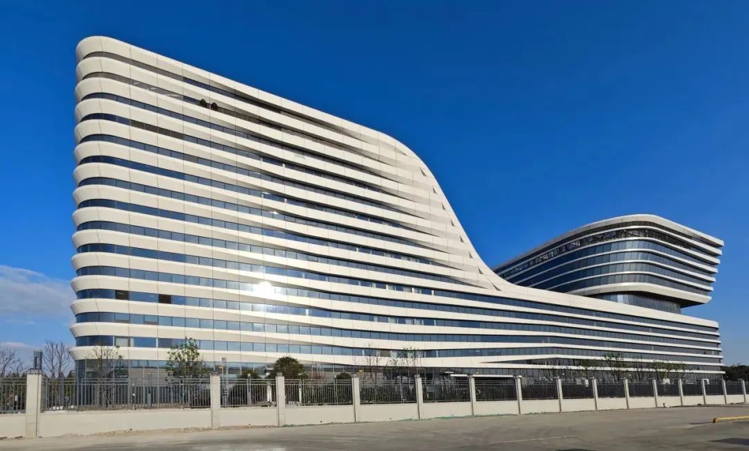 这个上海市域铁路的“超级大脑”在虹桥国际中央商务区竣工